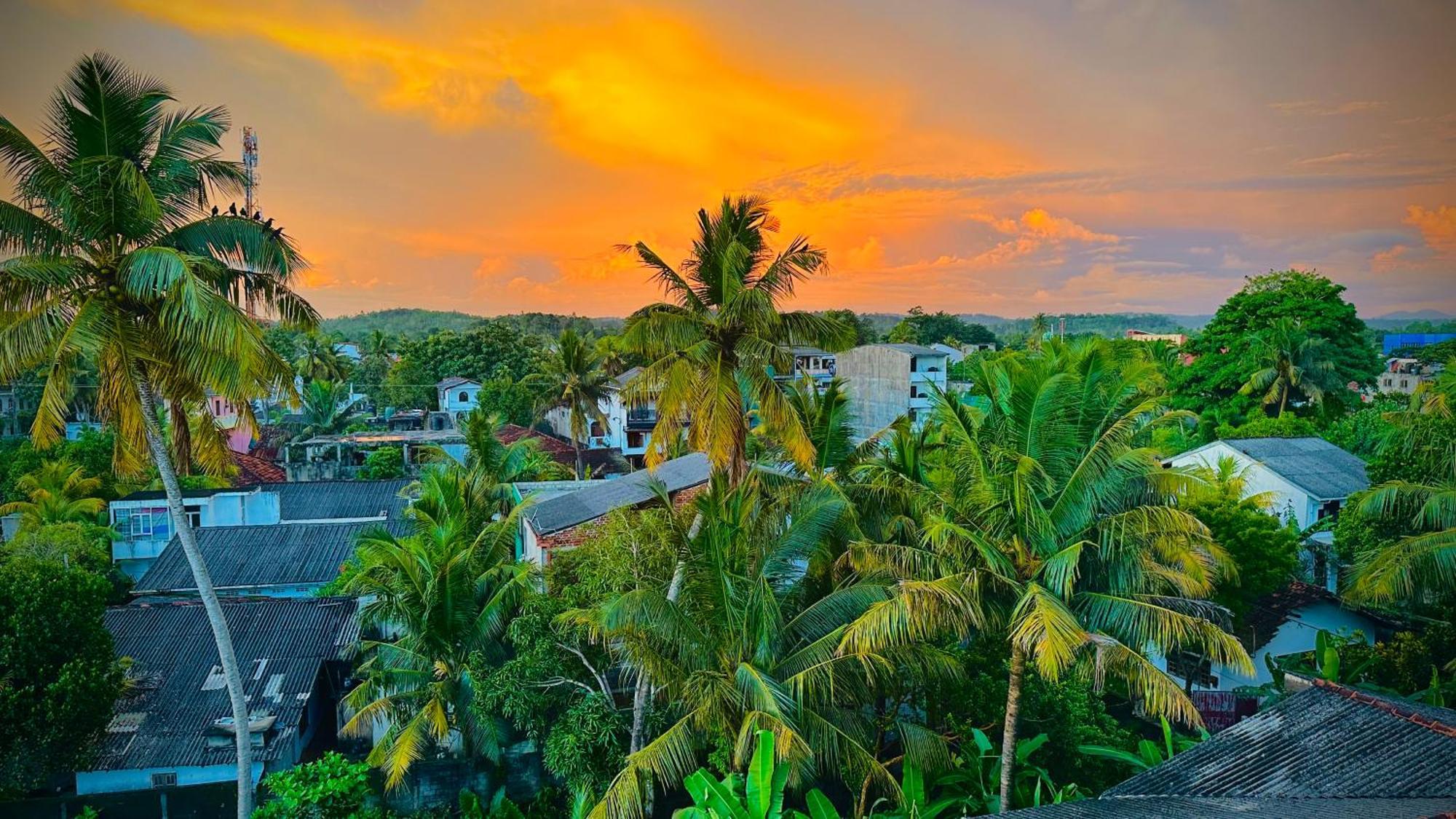 Surasa Beach Resort Weligama Kültér fotó