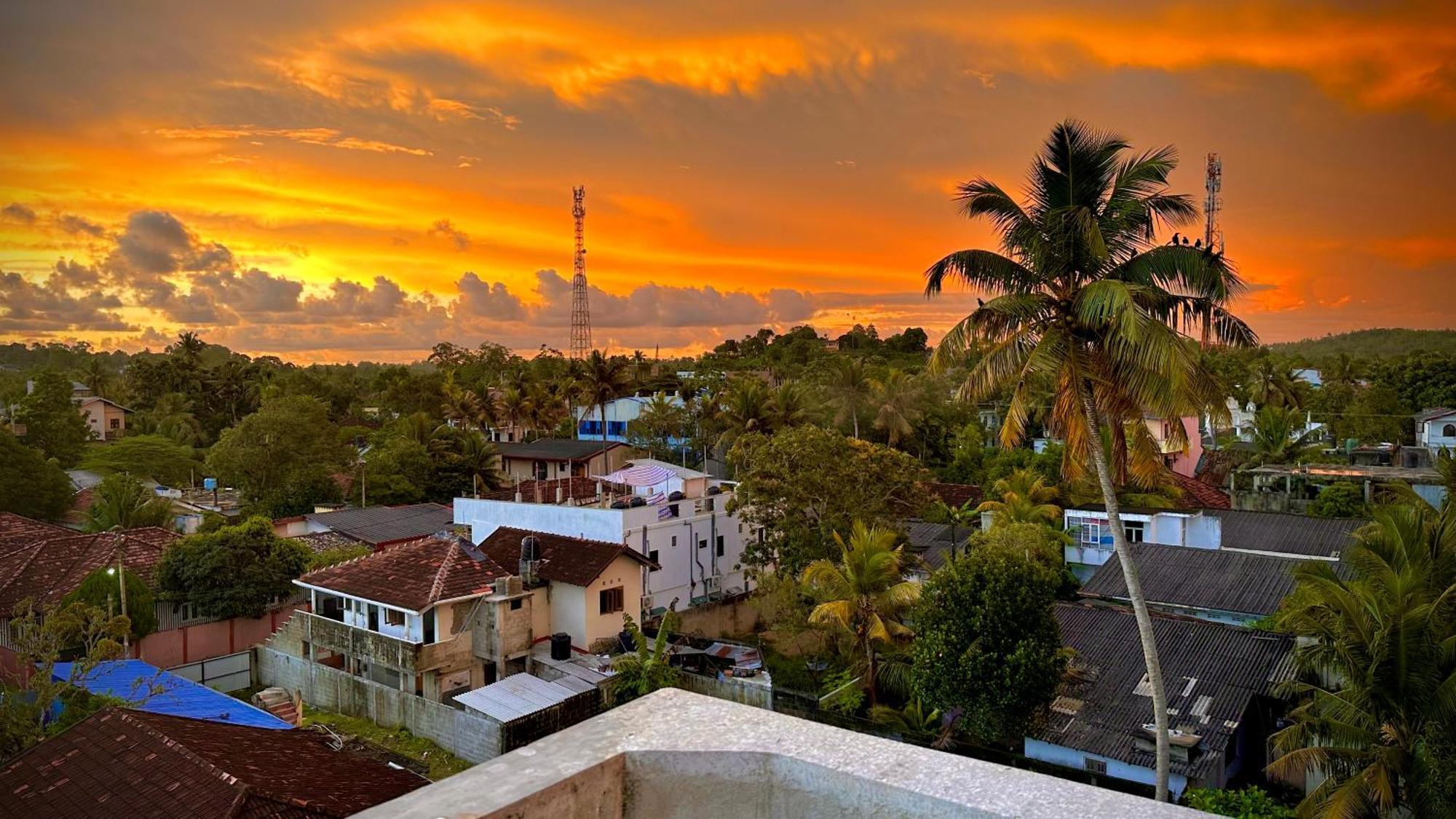 Surasa Beach Resort Weligama Kültér fotó