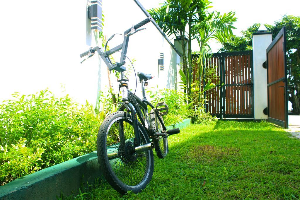 Surasa Beach Resort Weligama Kültér fotó